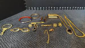 lot 1207 image: Womens jewelry including rings