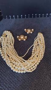 lot 1210 image: Womens jewelry
