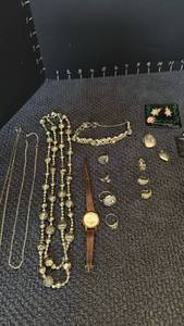 lot 1213 image: Womens jewelry including rings and watch