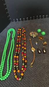 lot 1220 image: Womens jewelry including rings and watch
