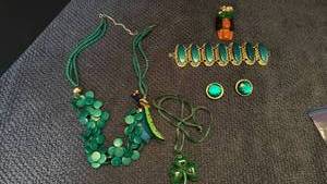 lot 1227 image: Womens jewelry