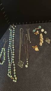 lot 1230 image: Womens jewelry