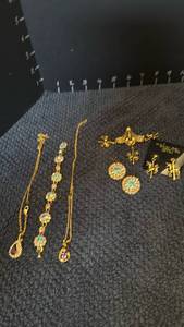 lot 1231 image: Womens jewelry