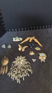 lot 1233 image: Womens jewelry