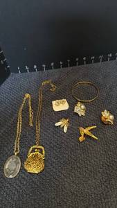 lot 1234 image: Womens jewelry