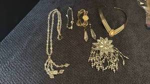 lot 1239 image: Womens jewelry including watch