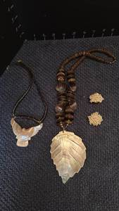 lot 1246 image: Womens jewelry