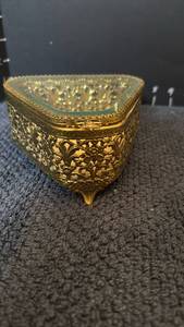 lot 1250 image: Vintage triangular gold ormolu filigree jewelry casket