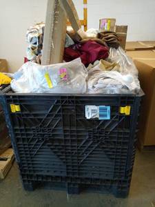 lot 22 image: 4 x 40 x 40 WHOLE GAYLORD  PALLET Drapery  Curtains  Vallances  Other Misc  PLUS THE GAYLORD PALLET - Retail $1,000