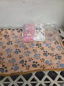 lot 469 image: Three Pack Small Dog Blanket - Retail $0