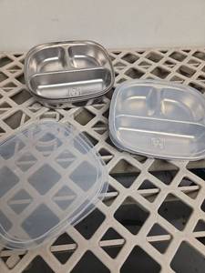 lot 507 image: Four pack (ONLY THREE LIDS) Food Containers - Retail $0