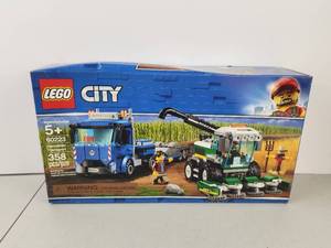 lot 40 image: LEGO City Harvester Transport 60223 Sealed