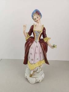 lot 56 image: Vintage Neutettau Porcelain Lady Figurine 12 Hand Painted