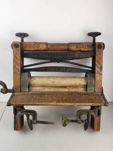lot 64 image: Antique Clothes Wringer Wooden Hand Crank
