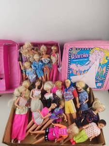 lot 70 image: Big Vintage Barbie Lot