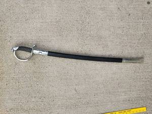 lot 74 image: Decorative Curved Saber Sword w Ornate Guard &amp Scabbard&nbsp