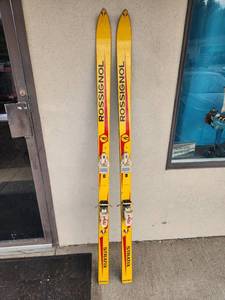 lot 82 image: Vintage Rossignol Stratix Skis