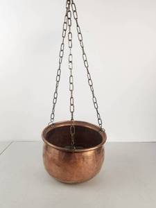 lot 104 image: Vintage Hand-Hammered Copper Hanging Planter Pot w Chain