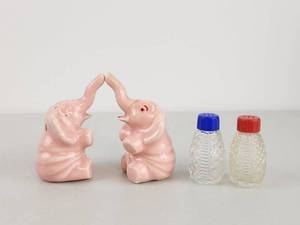 lot 114 image: Vintage Pink Elephant & Glass Salt & Pepper Shaker Sets