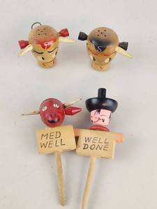 lot 115 image: Vintage Wodden Bull Salt & Pepper Shakers w Novelty Steak Picks