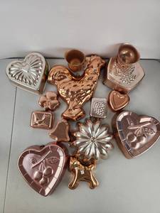 lot 122 image: Lot of Copper-Toned Baking Molds w Copper Mugs 14 Pieces