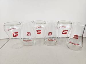 lot 126 image: Vintage 7up The Uncola Upside Down Drinking Glasses Lot 6 Pieces