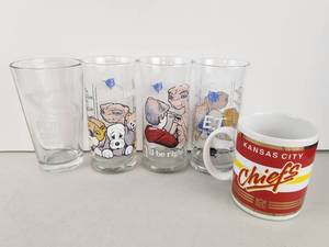 lot 128 image: Collectible Drinkware Lot E.T. & KC Chiefs 5pc Lot