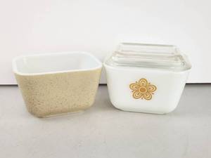 lot 143 image: Vintage Pyrex Refrigerator Dishes Butterfly Gold &amp Speckled&nbsp