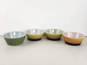 lot 147 image: Vintage Fire King Anchor Hocking Soup Bowls