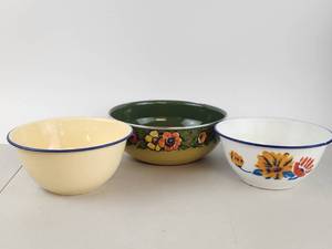 lot 165 image: Vintage Lot of 3 Enamel Bowls Brumann Bumper Harvest China West Germany 16cm