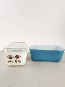 lot 169 image: Vintage Pyrex Early American Refrigerator Dish &amp Blue Dish