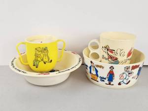 lot 175 image: Childrens Dinnerware Set Wimpy Popeye Sweet-Pea King Features Syndicate 1971