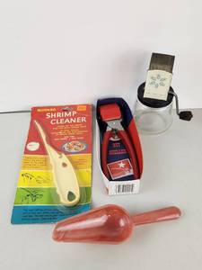 lot 178 image: Vintage Kitchen Lot Quickso Shrimp Cleaner, Nut Sheller, and Vintage Kitchen Gadget Lot