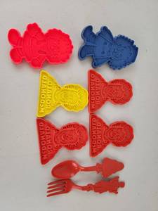 lot 198 image: McDonalds Happy Meal Toy Cookie Cutters Set 8 Pieces