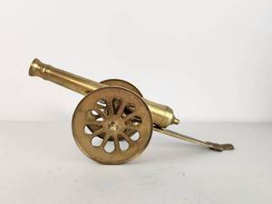 lot 211 image: Brass Miniature Cannon with Wheels and Spoked Wheel Mounts