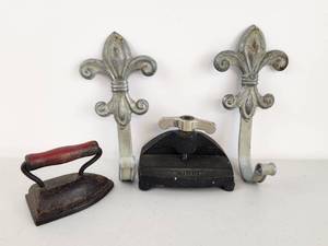 lot 213 image: Vintage Metal Lot Wall Hooks Iron