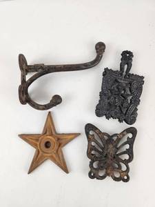 lot 216 image: Vintage Cast Iron Lot Trivets Wall Hook Star
