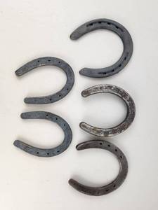 lot 224 image: Lot of 5 Horseshoes Diamond Special