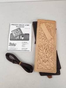 lot 242 image: Tandy Embossed Oakleaf Econo Billfold Kit Stock No. 4024