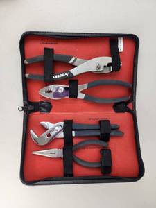 lot 269 image: Husky 5-Piece Hand Tool Set with Carrying Case
