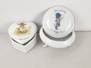 lot 361 image: Holly Hobbie Vintage Porcelain Trinket Box Set 2 pieces with illustrated lids