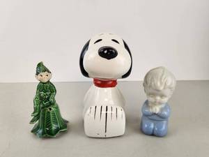 lot 375 image: Snoopy Figurine United Feature Syndicate w Small Elf & Praying Boy