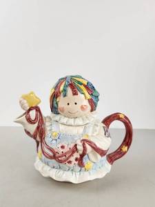 lot 383 image: 1996 Enesco Cosmos Exclusive Doll Teapot