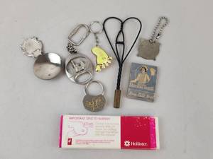 lot 392 image: Vintage Lot Matches Minis & More