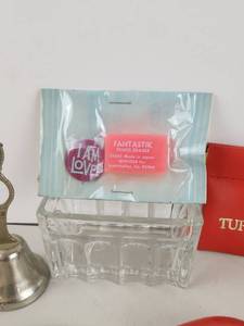 lot 401 image: Vintage Lot Chiefs Lure Tupperware Coin Purse & More