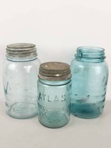 lot 409 image: Vintage Blue Mason Jars Atlas Ball