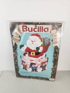 lot 434 image: Vintage Bucilla Santa & Elves Candy Dish 8x10 Plastic Canvas Kit