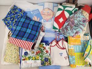 lot 458 image: Lot of 10 Vintage Kitchen Aprons