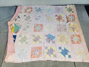 lot 462 image: Vintage Handmade Patchwork Quilt 68x78