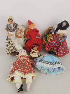 lot 467 image: Lot of Vintage Dolls